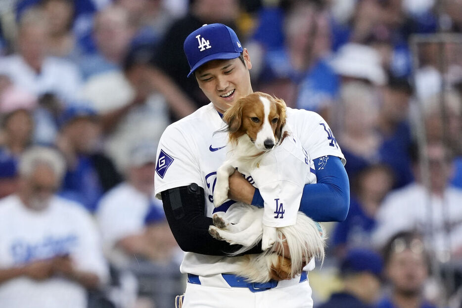 愛犬のデコピンと大谷（ＡＰ）