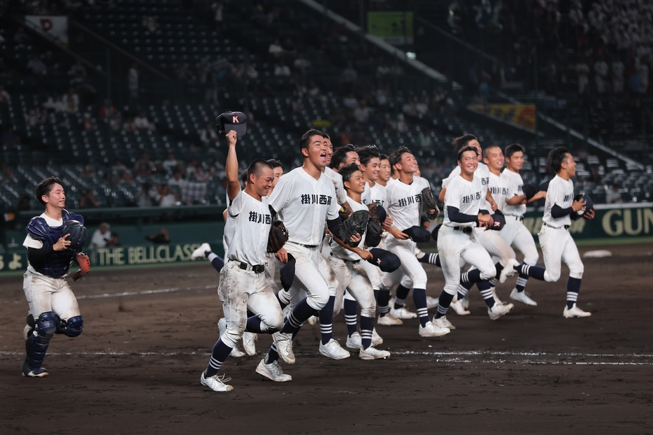 60年ぶりの夏甲子園勝利を飾った掛川西ナイン