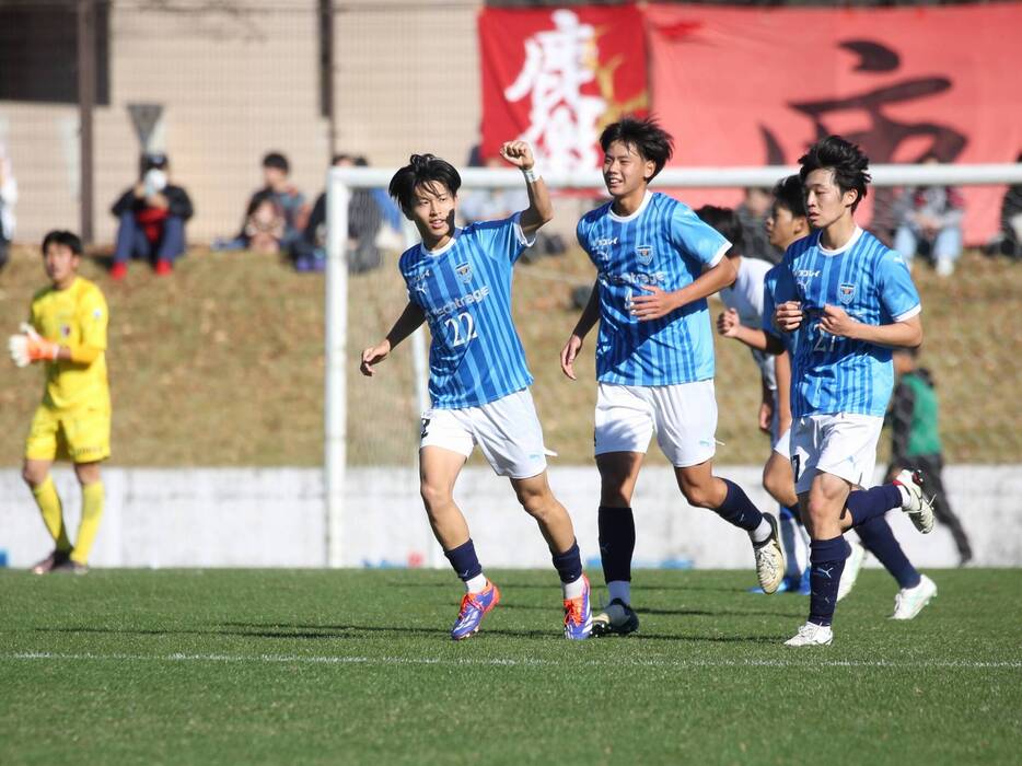 前半38分、横浜FCユースはU-17日本代表左SB佃颯太(2年=横浜FCジュニアユース出身)が先制点(Taro YOSHIDA)