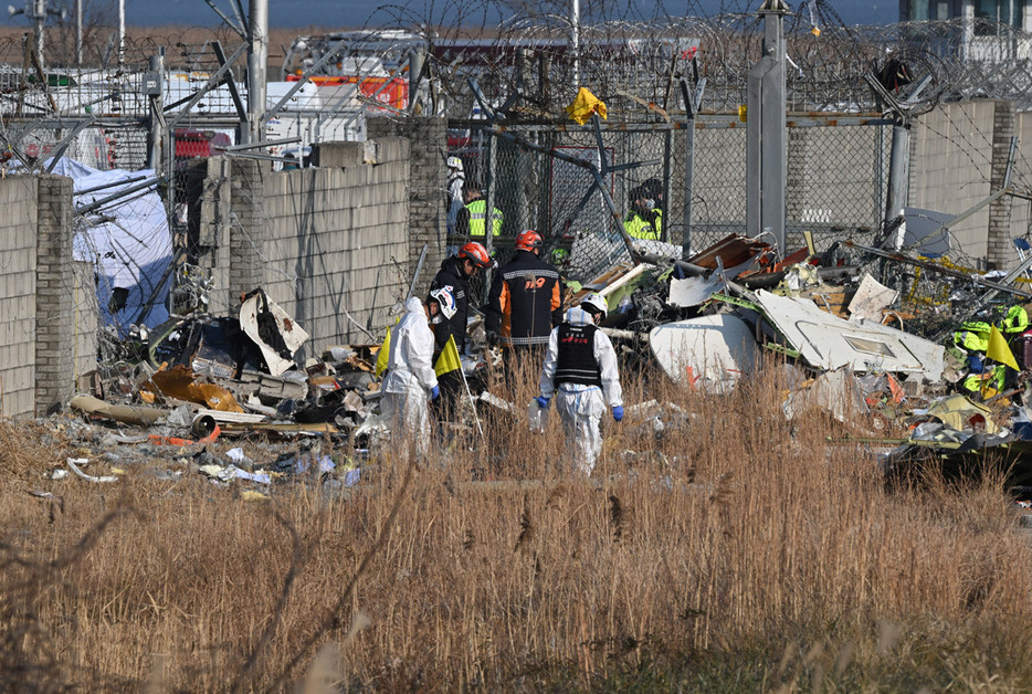 ２９日に韓国・務安国際空港で起きた旅客機事故の現場（資料写真、ＡＦＰ時事）