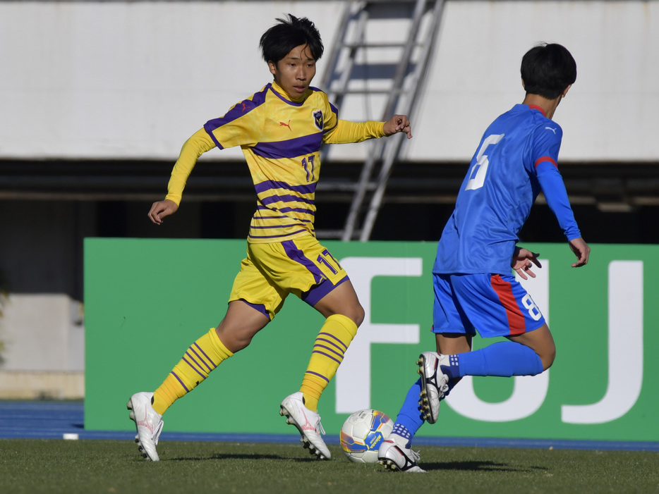 攻撃を活性化させたFW杉本悠悟(1年)(写真協力『高校サッカー年鑑』)(HIGH SCHOOL SOCCER YEARBOOK)