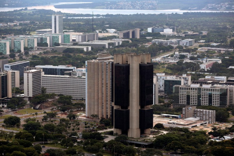 ブラジル中央銀行（写真）は１２月１９日に公表した四半期インフレ報告で、２０２７年第２・四半期までのインフレ見通しを全般的に引き上げ、政策当局が金融引き締めを加速させる要因となっている物価上昇圧力の高まりを浮き彫りにした。 ２０１４年１月、ブラジリアで撮影（２０２４年　ロイター／Ueslei Marcelino）