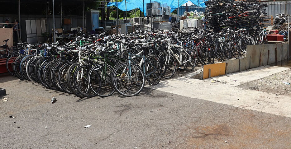 埼玉県内のヤードに保管されていた高級自転車＝6月下旬（静岡県警提供）