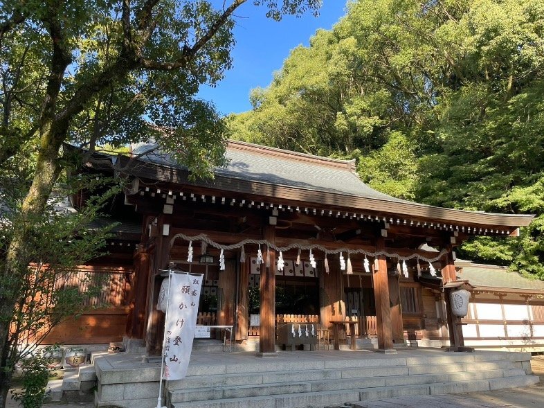 四條畷神社本殿、飯盛山願かけ登山も