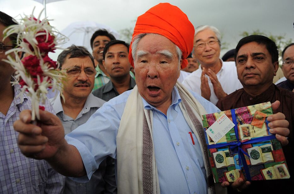 スズキの鈴木修さん（インド西部グジャラート州） - 写真＝AFP／時事