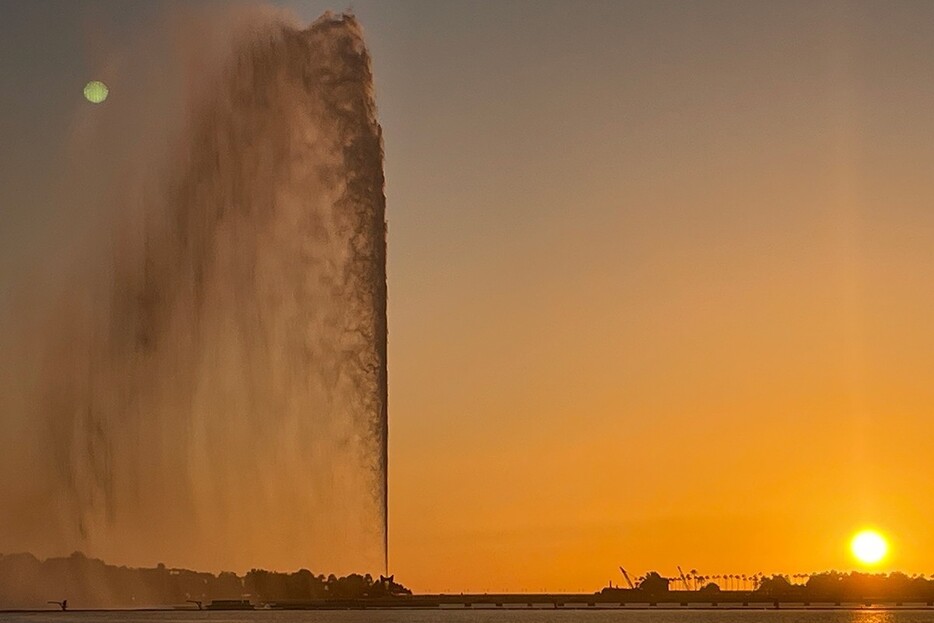 ▲ 夕方のひと時を盛り上げる、迫力のファハド王の噴水