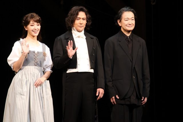 （左から）剛力彩芽、稲垣吾郎、白井晃（C）エンタメOVO