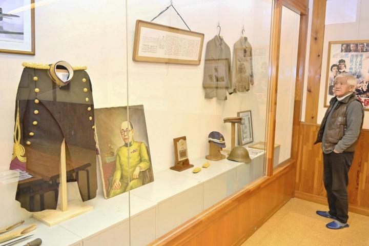 旧日本軍兵や士官の手紙、軍服などを展示している太平洋戦争展