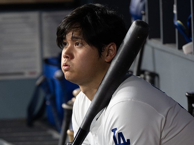 波乱万丈の2024年となった大谷翔平。長年にわたって取材する番記者が取材中に見た表情とは photograph by Nanae Suzuki