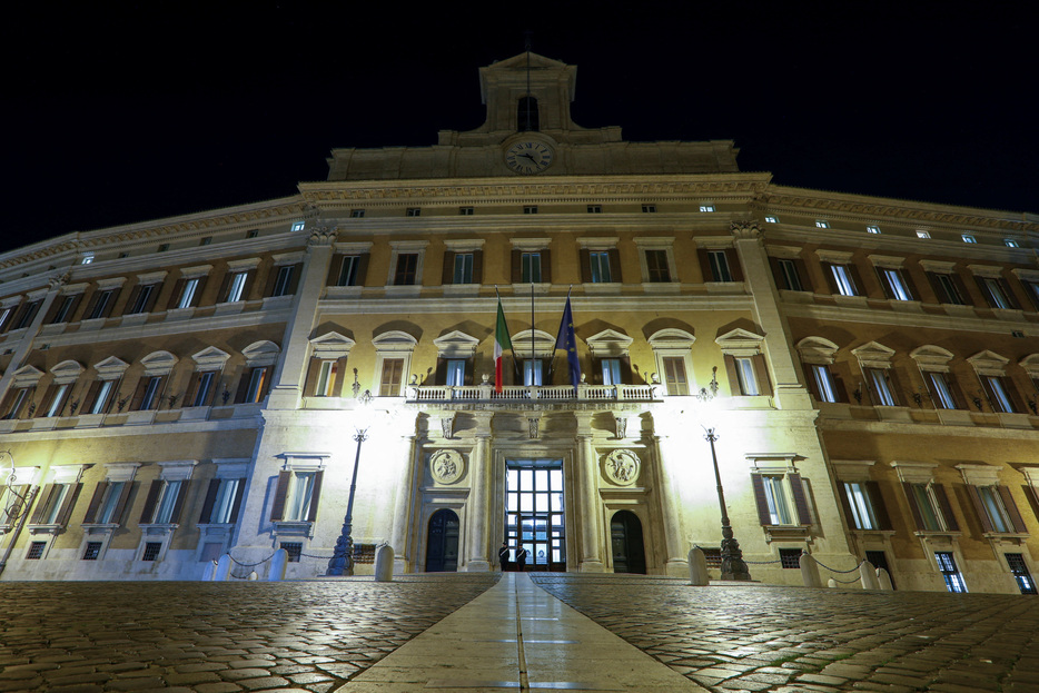 　１２月１９日、イタリア政府は、財政赤字削減に向けた２０２５年予算案について議会に信任投票を呼びかけた。写真はイタリア下院の国会議事堂。ローマで２０２２年１２月撮影（２０２４　ロイター／Remo Casilli）