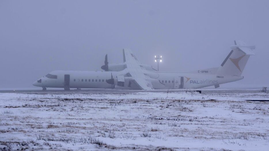 カナダ・ノバスコシア州の空港に到着したエア・カナダ・エクスプレスの旅客機が着陸装置の不具合とみられるトラブルに見舞われた