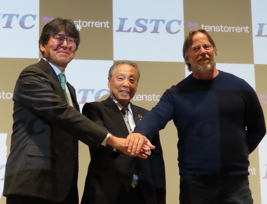 LSTCの人材育成事業発表会見に登壇した池田教授（左）、東哲郎理事長（中央）、テンストレントのジム・ケラーCEO