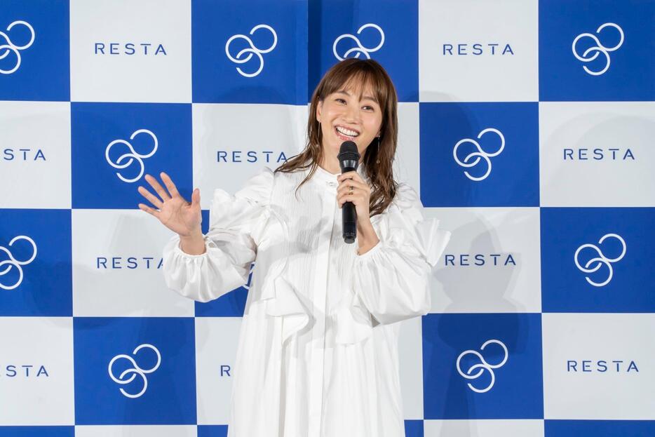 スキンケアブランド「リスタ」のブランド発表会にゲスト出演した藤本美貴さん