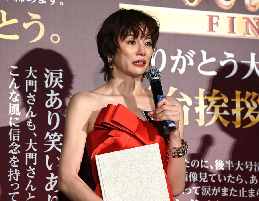 映画「劇場版ドクターX FINAL」の“舞台あいさつFINAL”に登場した米倉涼子さん