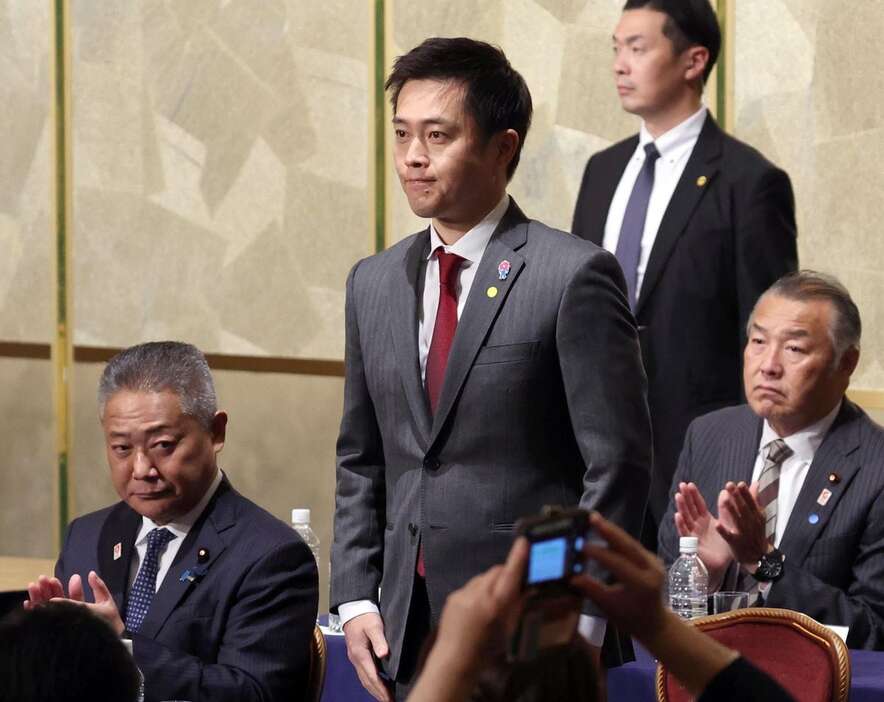 代表に選出された吉村洋文氏＝1日午後、大阪市北区（彦野公太朗撮影）