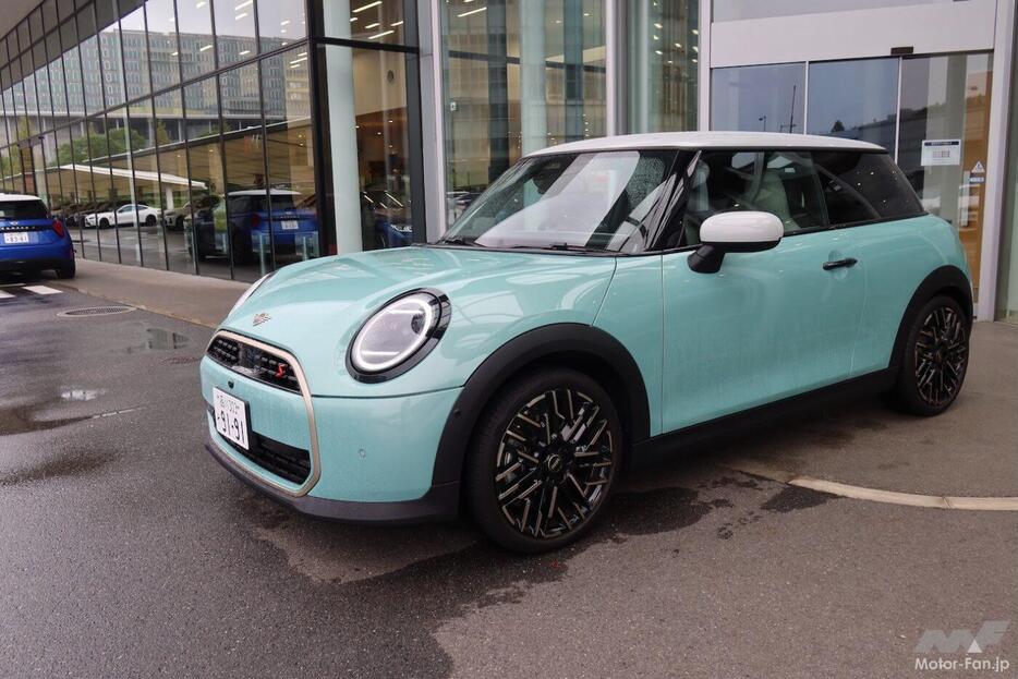 MINI COOPER（3ドア）S 465万円