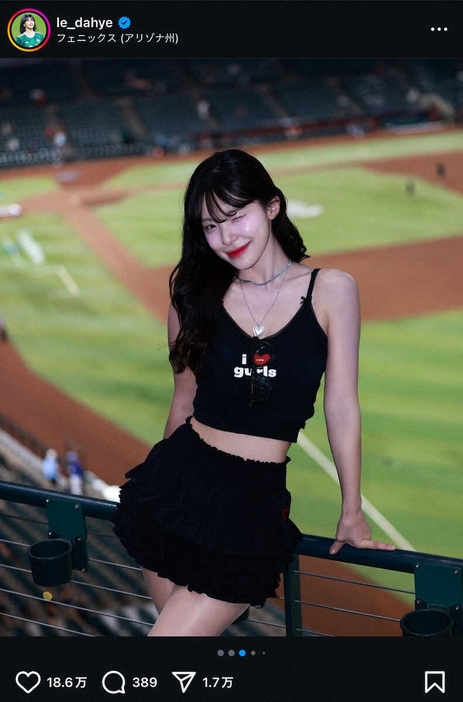 MLB台湾デーで黒コーデのヘソ出しミニスカオフショット！イ・ダヘの公式インスタグラムから（＠le_dahye）