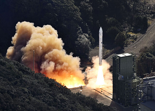 和歌山県串本町の「スペースポート紀伊」から打ち上げられた小型ロケット「カイロス」２号機（写真＝共同通信）