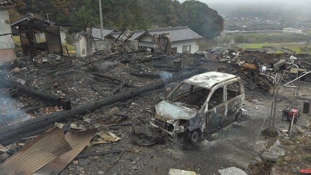 全焼した住宅　高梁市高倉町田井　3日