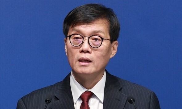 韓国銀行のイ・チャンヨン総裁が先月28日午前、ソウル市中区の韓国銀行で開かれた通貨政策方針の記者懇談会で発言している＝韓国銀行提供