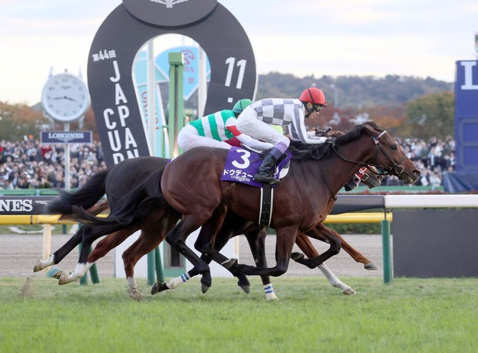 ジャパンカップを制したドウデュース＝東京競馬場（撮影・塩浦孝明）