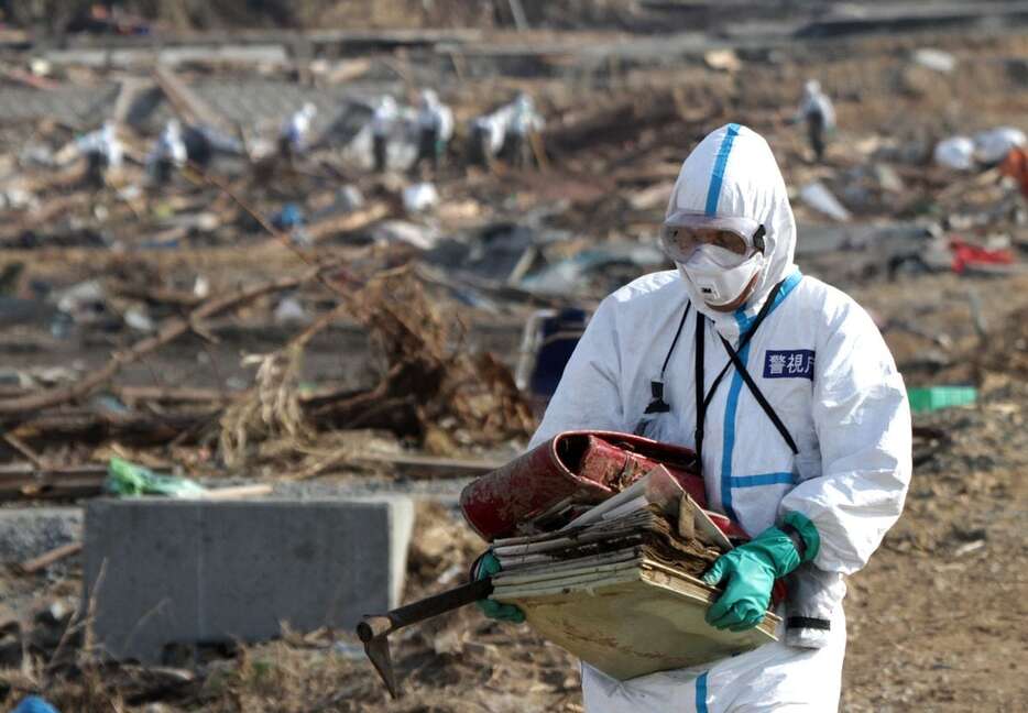 警視庁第1機動隊は東京電力福島第1原発から20キロ圏内の福島県南相馬市で初めての捜索に当たった＝平成23年4月7日