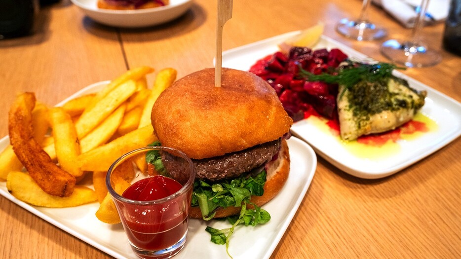 ▲ トナカイ肉のハンバーガーを食べることもできます