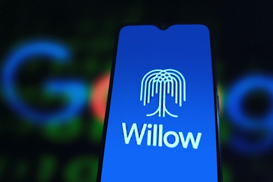 グーグルの最新量子プロセッサ「Willow（ウィロー）」（VCG/VCG via Getty Images）