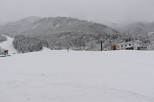 朝から雪が降り十分な積雪量になった