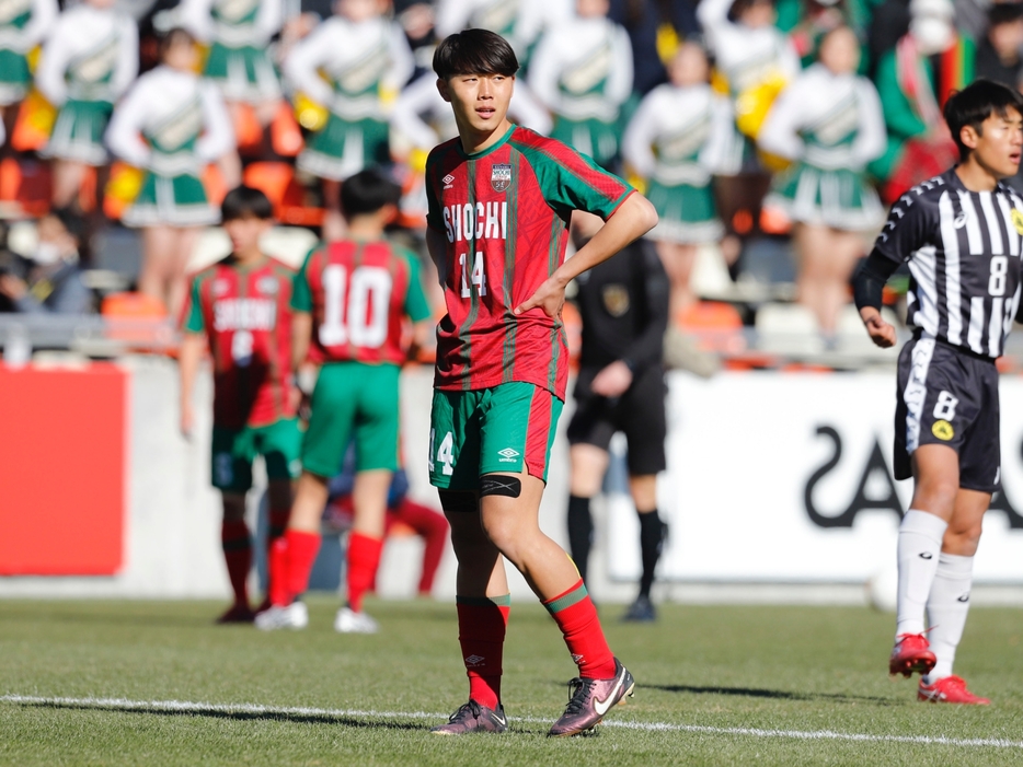 DF鹿倉颯太(3年=VITORIA KAMUIジュニアユース)(写真協力『高校サッカー年鑑』)(HIGH SCHOOL SOCCER YEARBOOK)