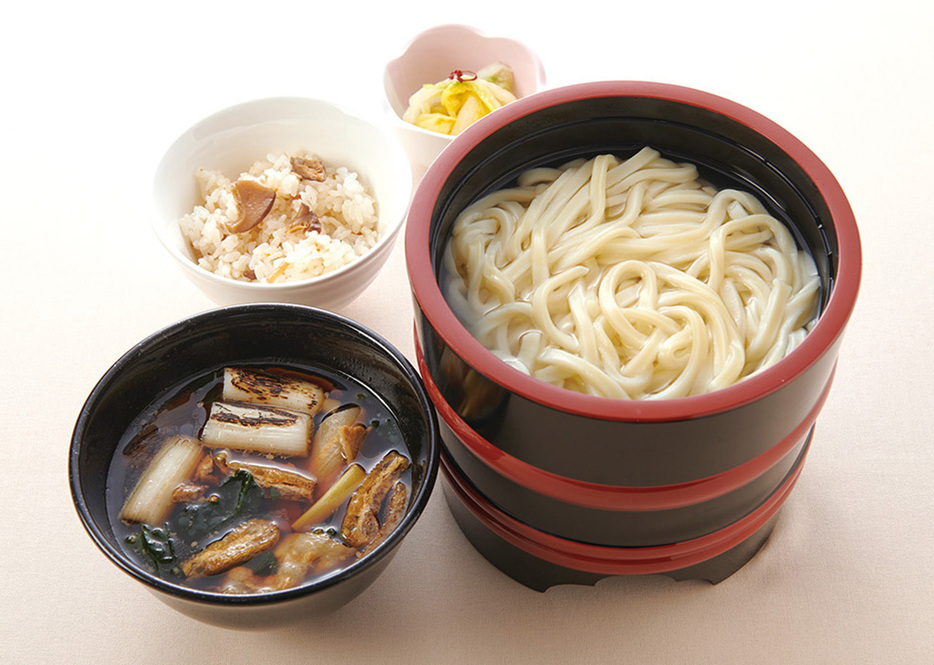 地元・田中製麺の手もみ仕立て釜揚げうどん ～深谷ねぎと味麗豚の肉汁につけて～