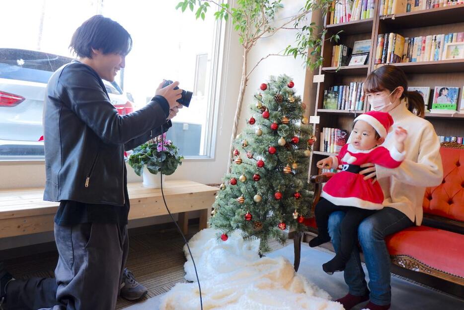 クリスマス撮影会を行うYUTAさん