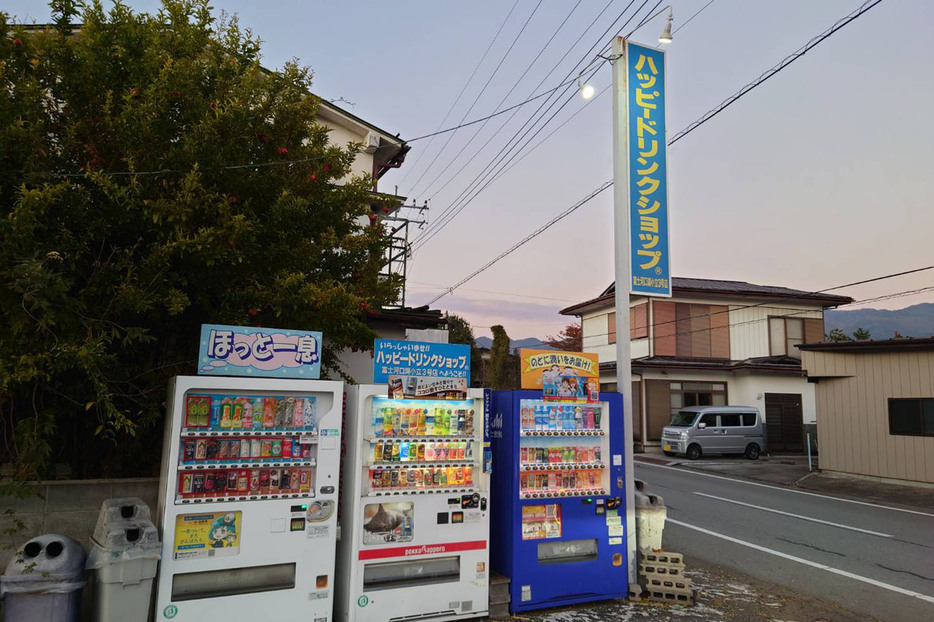 山梨や長野をドライブしているとよく目にする「ハッピードリンクショップ」は現在、1200店舗ほどが営業している。