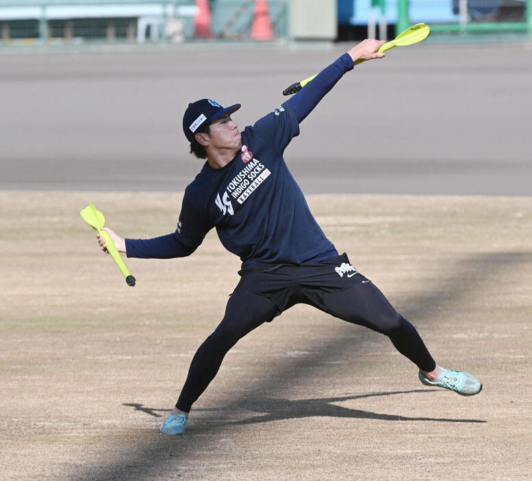 やり投げトレーニングを行う工藤（撮影・前岡正明）