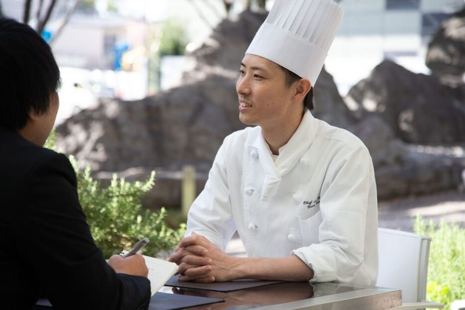 ペストリー料理長・泉水佑太さん