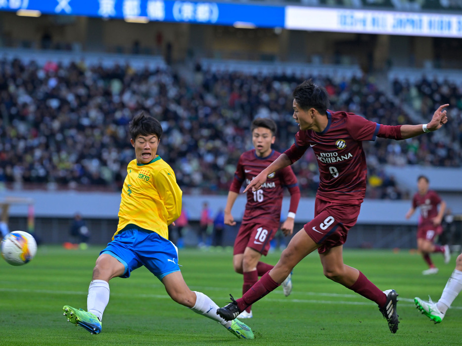 京都橘高FW伊藤湊太(2年=ガンバ大阪門真ジュニアユース出身)は一人でシュート5本。悔しさを糧にまた選手権へまた戻ってくる(Koki NAGAHAMA/GEKISAKA)