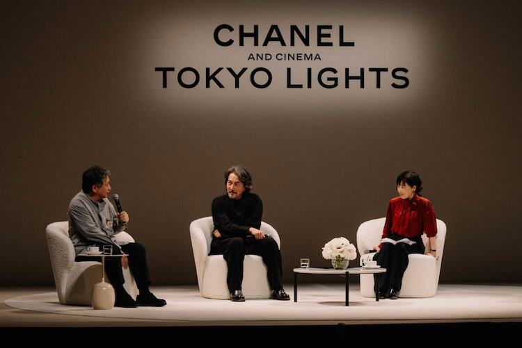 「CHANEL & CINEMA - TOKYO LIGHTS」にて、左から是枝裕和、役所広司、西川美和