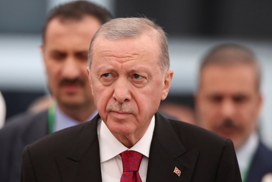 トルコのエルドアン大統領（写真）は、シリアのアサド政権崩壊を受け、諸外国がシリア領内のクルド人戦闘員への支援を撤回することを期待しているとの考えを示した。１１月撮影（２０２４年　ロイター/Pilar Olivares）