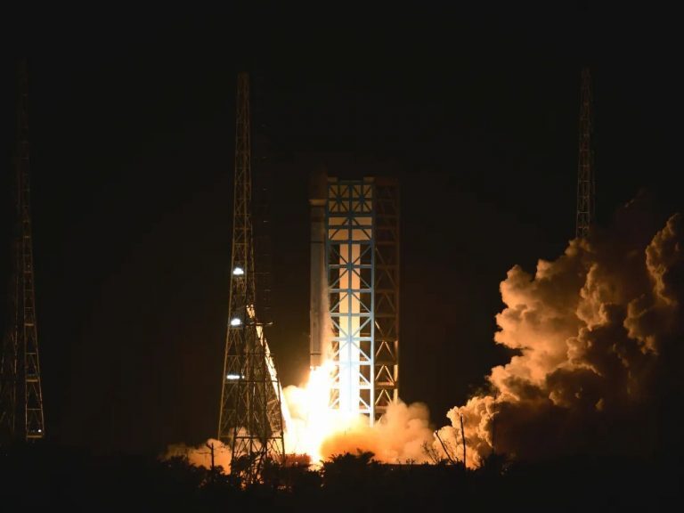 中国、新型ロケット「長征12号」を打ち上げ--初の商業宇宙港から初飛行