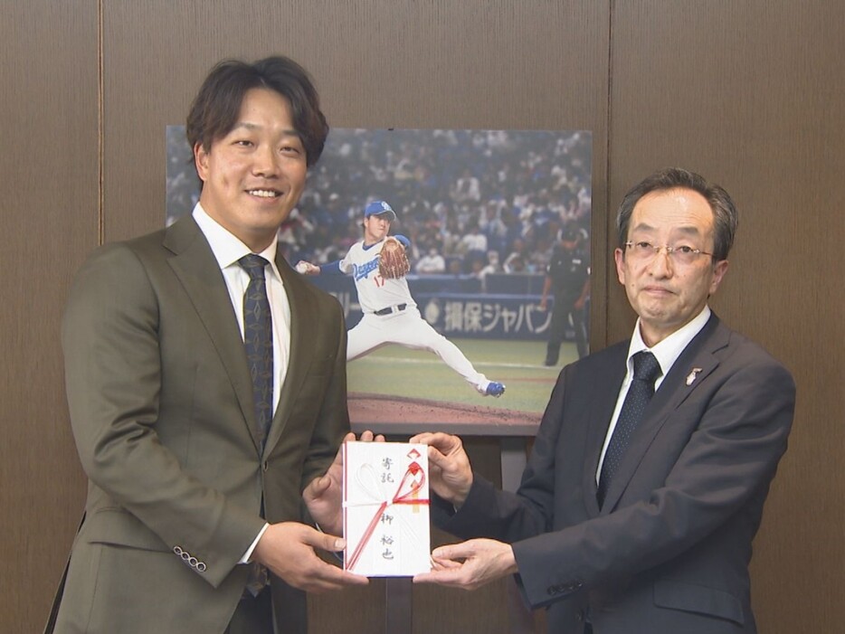 独立行政法人自動車事故対策機構に寄付した柳裕也投手 2024年12月25日