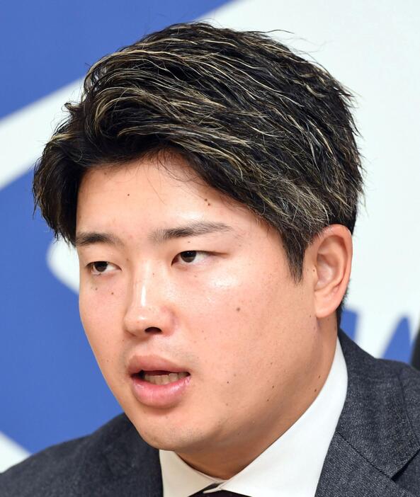 来シーズン終了後のメジャー挑戦を明言した村上（撮影・佐藤厚）