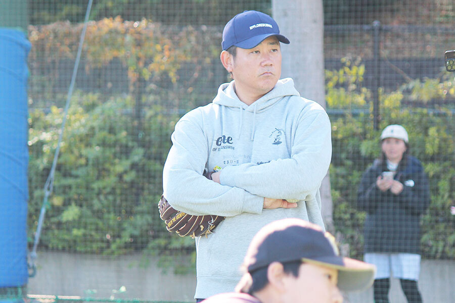 野球教室で投球を指導する松坂大輔氏【写真：内田勝治】