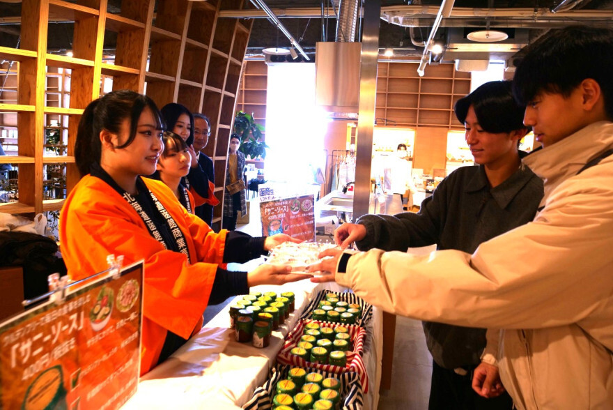 来店者に好評を集めた試食販売