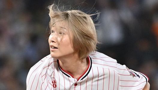 始球式にのぞんだ狩野舞子さん