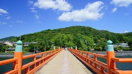 宇治朝霧橋（写真：奈良観光 / PIXTA）