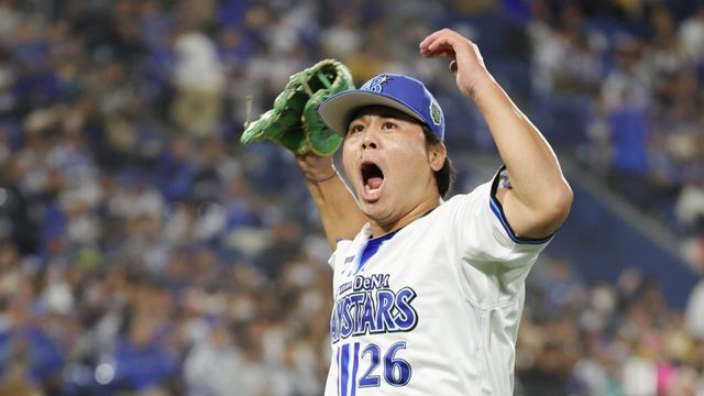 日本シリーズで観客を盛り上げた浜口遥大投手【写真：時事】