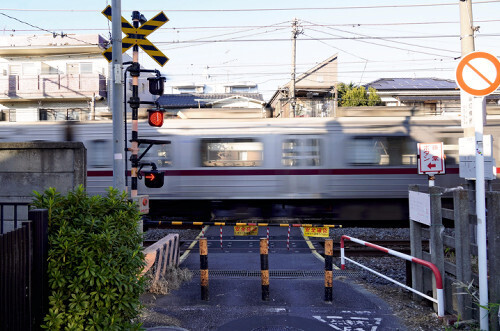 事件現場の踏切（４日、東京都板橋区で）