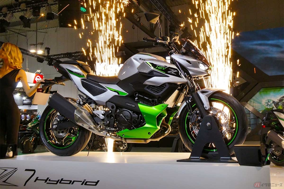 EICMA2023で世界初公開されたカワサキ「Z 7ハイブリッド」