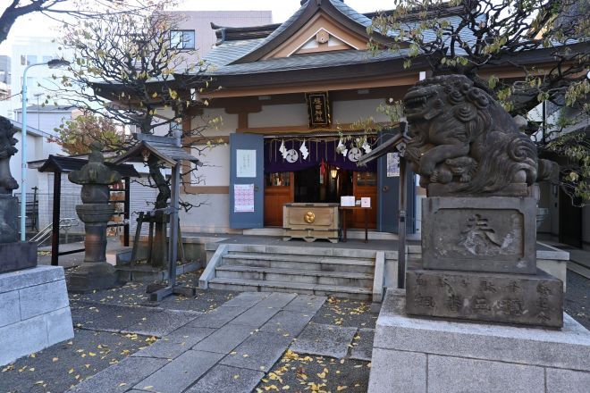 渋谷区にある穏田神社。年末年始は神社が最も忙しい季節だそうです