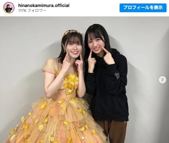 （左から）日向坂46・丹生明里、上村ひなの　※「上村ひなの」インスタグラム